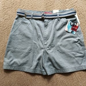 Misses seagrass color Gloria Vanderbilt shorts